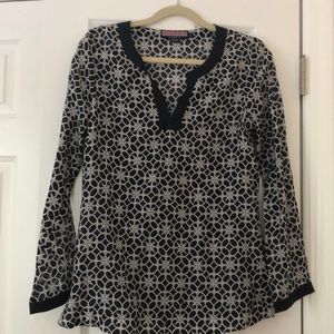 Never worn Vineyard Vines navy/white tunic